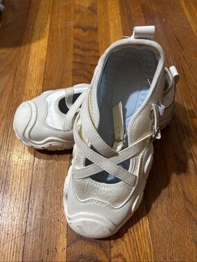 Kids Neutral Cream Cross-Strap Active Shoes